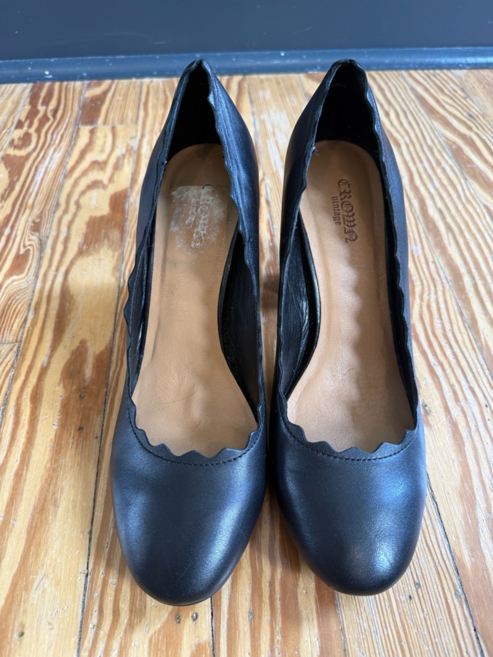 Crown Vintage Black Scalloped Vamp Block Heel Pumps - Willow Style - Picture 2 of 7